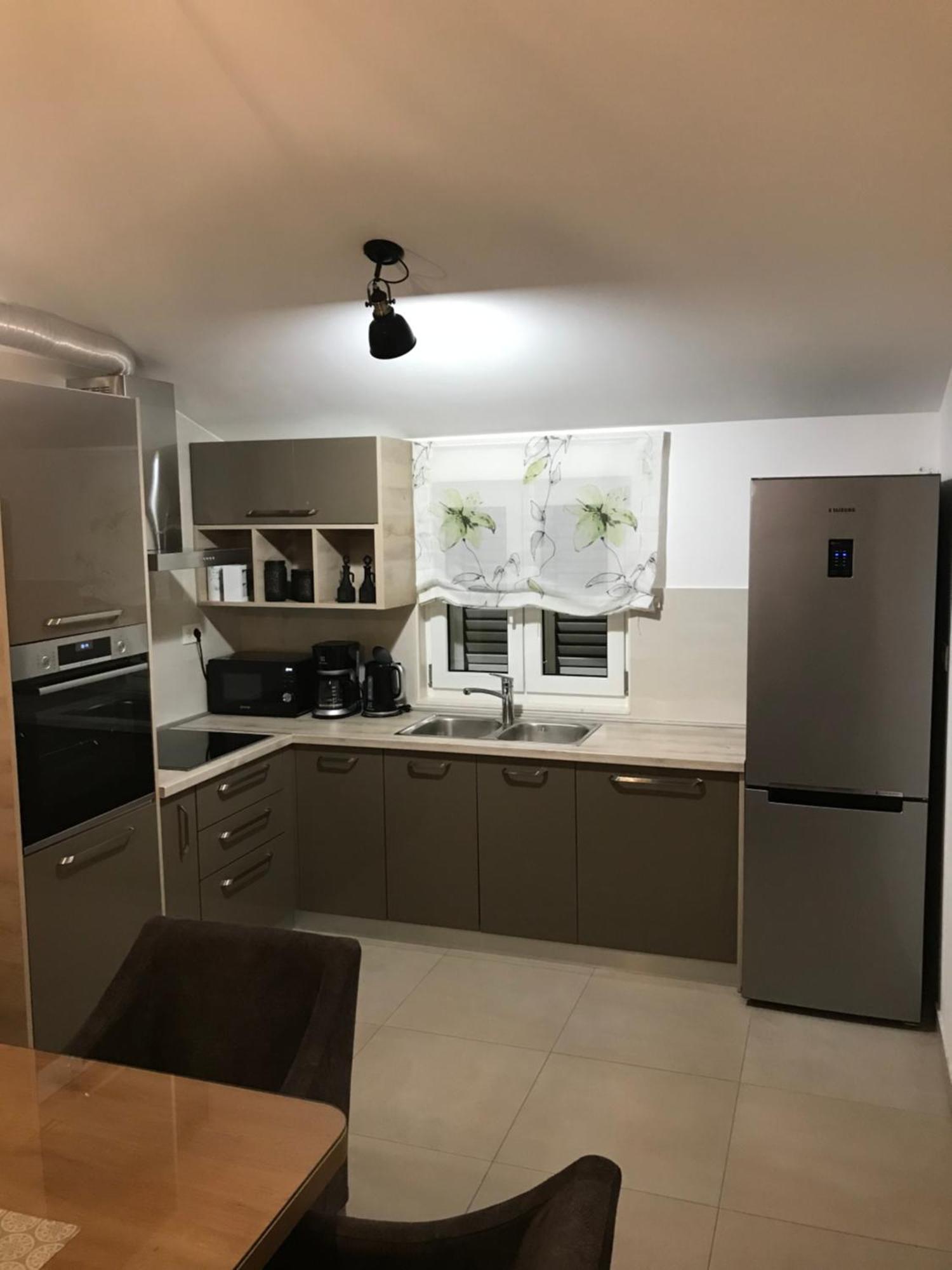 Albatros Apartment Kastel Sucurac ภายนอก รูปภาพ